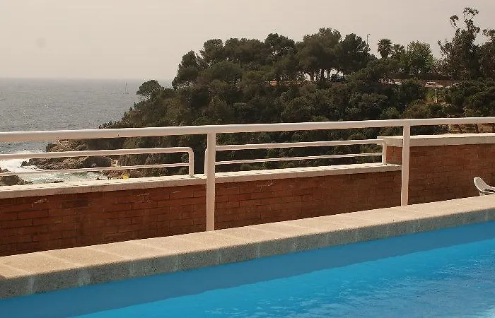 罗赞纳公寓酒店 *