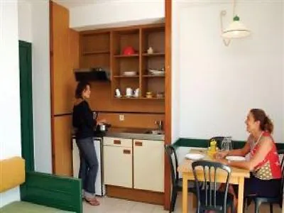 罗赞纳公寓酒店 * 滨海略雷特